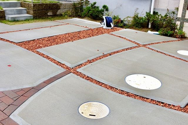 ガーデニングの雑草対策：通路などの非植栽エリアで使える雑草対策