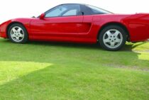 人工芝を駐車場に敷くメリットとは？素敵な駐車場づくりに役立つ理由