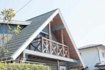 スレート屋根が剥がれたときの対処法を紹介。費用が抑えられることも
