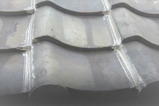 屋根瓦が割れると起こる問題とは！みつけたら業者かDIYで修理を！