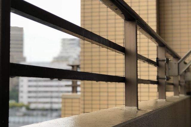 手すりの雨漏りは笠木から。笠木とは一体なにか