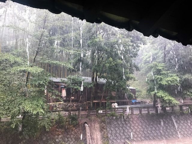 屋根の点検を自分でやるための方法やチェックポイントを紹介します