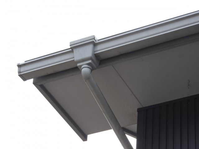 雨樋の修理はテープでできる！ただし業者に頼んだほうがお得な場合も