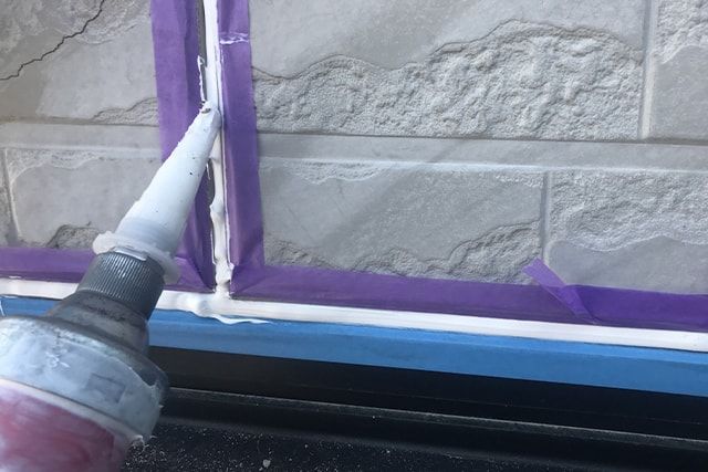 スレート屋根の補修方法①コーキング材で補修する