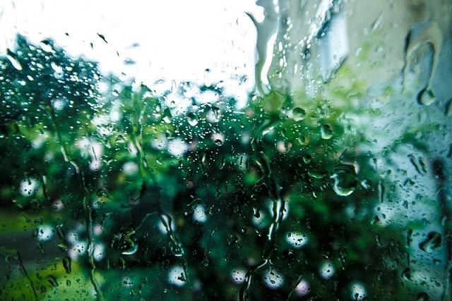 ベランダの下から雨漏りする原因とは。自分でできる対処法もある