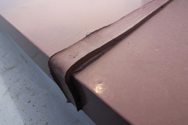 ベランダの雨漏りの補修を業者に任せた方がいい状況