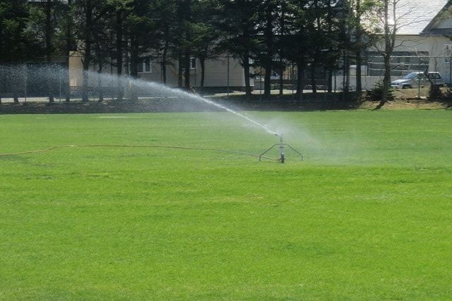 芝生用スプリンクラーは手軽に導入できる！