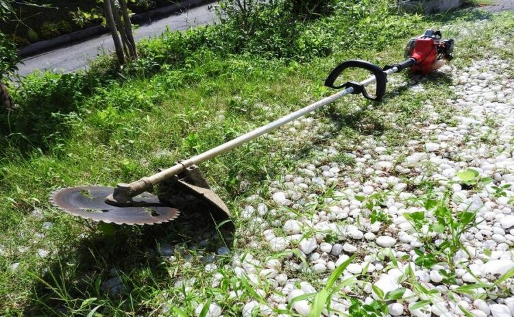 草刈機のエンジンのかけ方は一筋縄ではいかない!正しい対処法