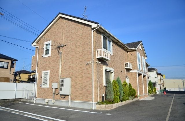 窓枠の歪みの原因と補正方法！家が危険な状態になっているサインかも