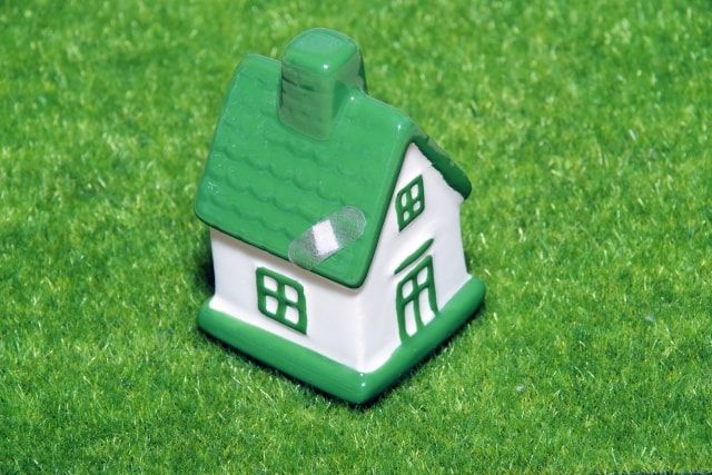窓枠の歪みの原因と補正方法！家が危険な状態になっているサインかも