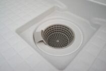 浴室の排水トラップは2種類ある！悪臭やつまりを防ぐ掃除法を紹介