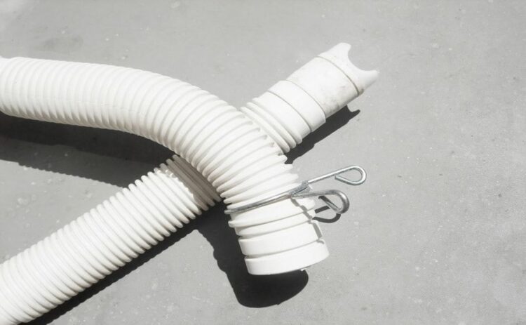 【放置は禁止】知っておきたい！洗濯機のホースからの水漏れ対処法