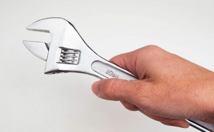 止水栓から水漏れしたときの対処法を紹介。応急処置から修理法まで