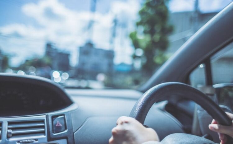 バッテリー上がりは走行中にも起きる?判断方法や対処法について