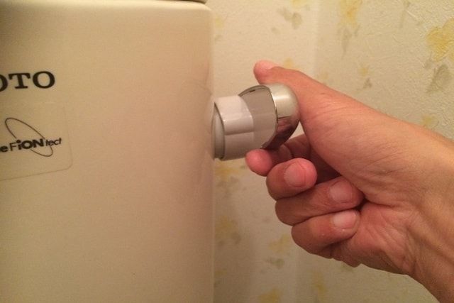 トイレのボールタップに異常発生！?応急措置と交換・調整の方法