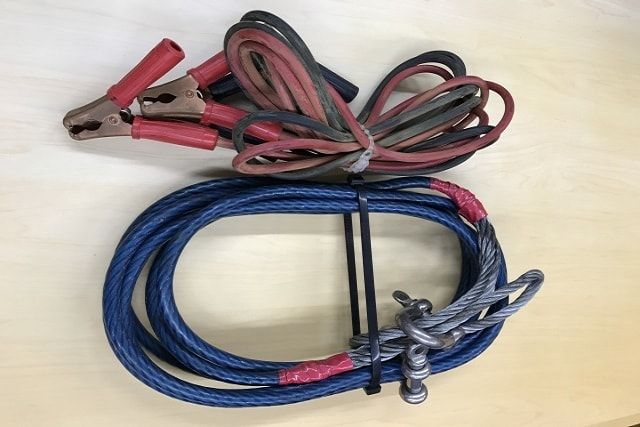 ハイエースのバッテリー上がりへの対処法。バッテリーの場所や種類も