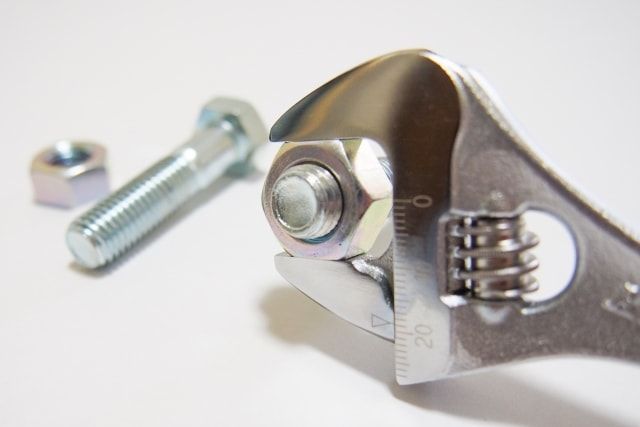 トイレのボールタップに異常発生！?応急措置と交換・調整の方法