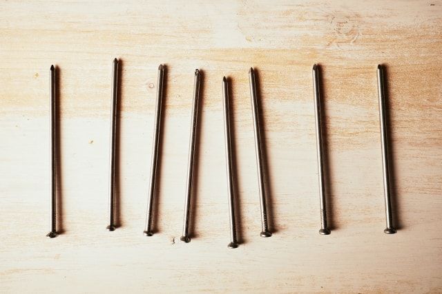  防草シート固定用ピンの選び方！種類ごとの特徴と打つときのポイント