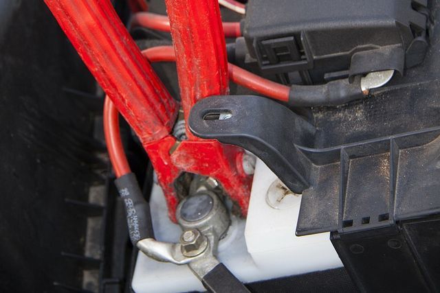 トラックのバッテリー上がり対処法2:ジャンプスターター