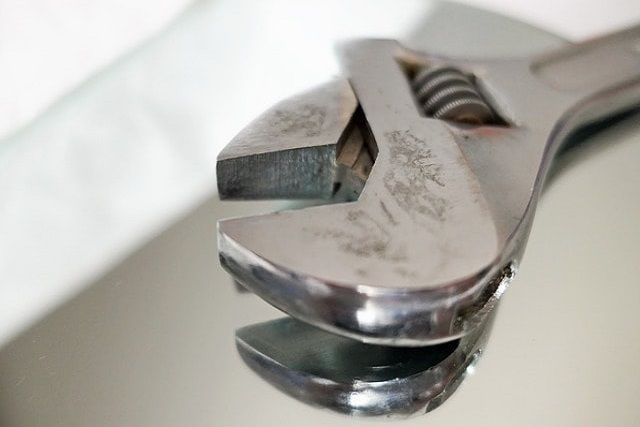 止水栓から水漏れしたときの対処法を紹介。応急処置から修理法まで