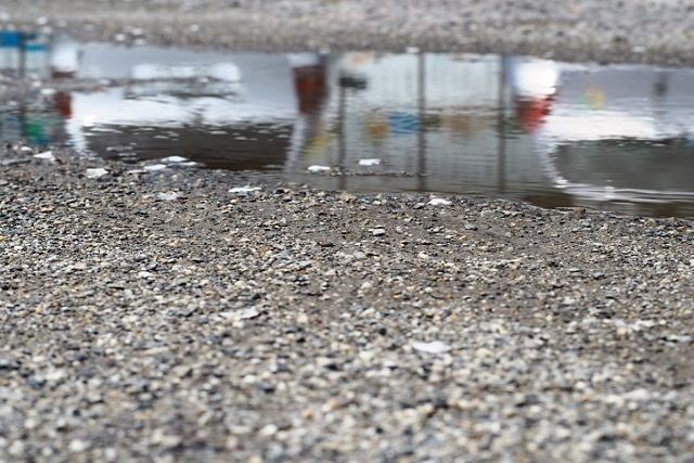 駐車場の目地に砂利を敷くデメリットとは？メリットと比較してみよう！