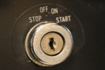 車のキーシリンダーの構造と役割を解説！交換に必要な知識について