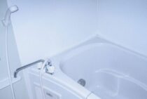 ユニットバスの水漏れ原因は床にある？修理・交換方法についても解説