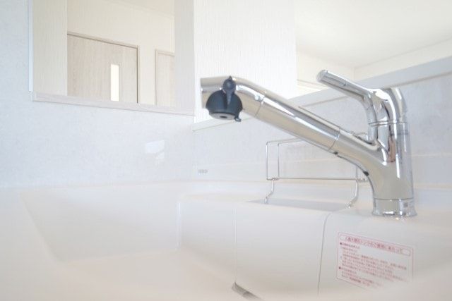 浄水器の水漏れを解消するには？種類別に原因・対処法をご紹介！