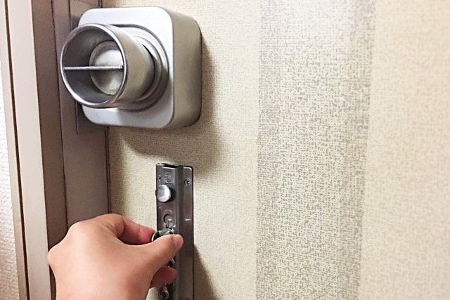 玄関のサムターンを取り外して交換する！防犯性向上のテクニック