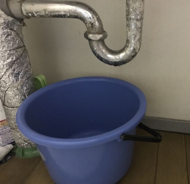 水漏れをパテで補修する方法