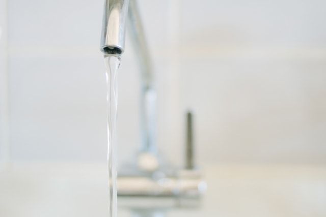 浄水器の水漏れを解消するには？種類別に原因・対処法をご紹介！