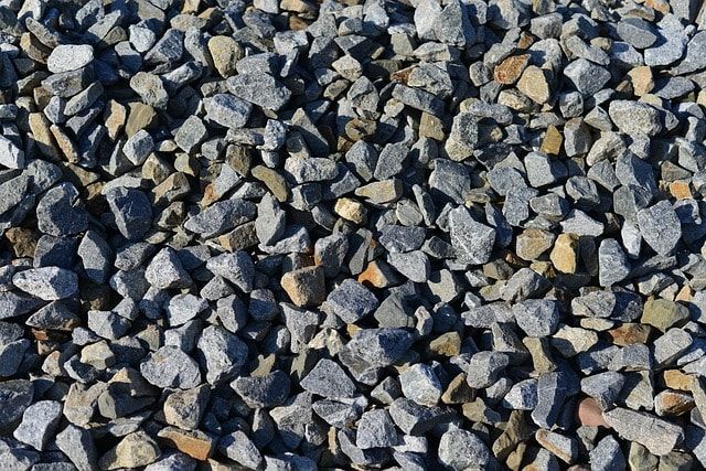 ヤブガラシは厄介な雑草！根絶させる駆除方法や放置するリスクを解説