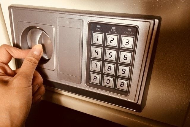 鍵の盗難！空き巣被害のリスクは？狙われる家の特徴や保険についても