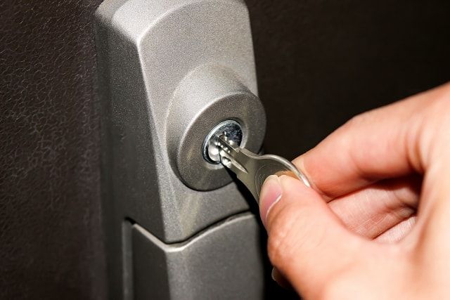 ディンプルキーを紛失したら鍵開け可能？マンションの場合の注意点も
