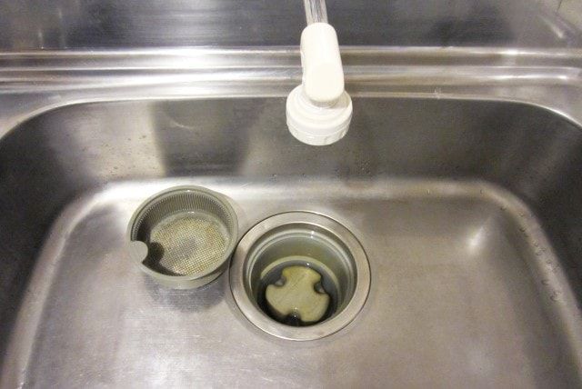 排水溝掃除を業者に頼むとどうなる?自分でできる掃除法とともに解説