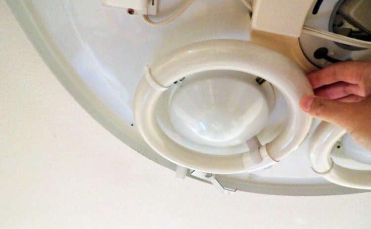 蛍光灯からLEDへ工事は必要？取り換える前に利点・注意点を知ろう