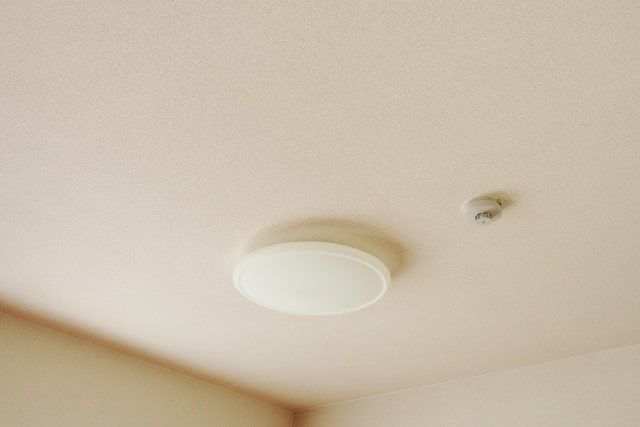 シーリングライトの外し方｜カバー掃除や新しいライトの取り付け方も