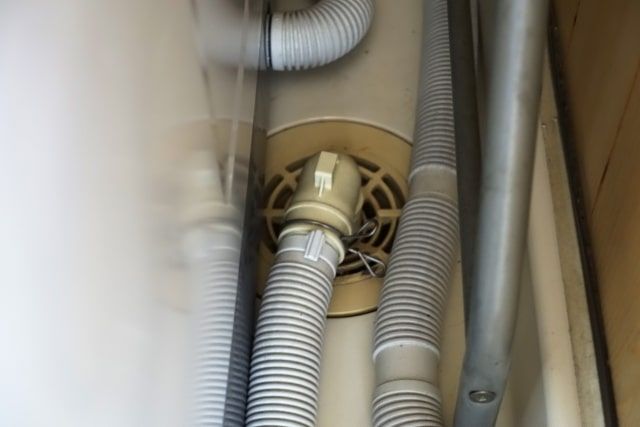 アパートが水浸しになった時の正しい対処法!水漏れ修理についても