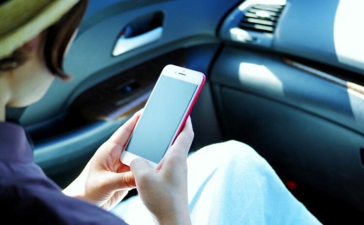 バッテリーの充電時間の目安|車を充電する2つの方法についてご紹介