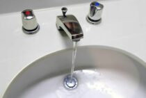 水道の蛇口がゆるいときの水漏れ原因と修理方法！シングルレバー他