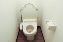 トイレ水漏れが賃貸物件で発生！修理費用の負担者・役立つ保険も解説