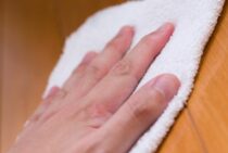 フローリング床が水浸しのときの対処法｜早めの修理で二次被害対策