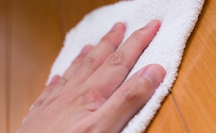 フローリング床が水浸しのときの対処法｜早めの修理で二次被害対策