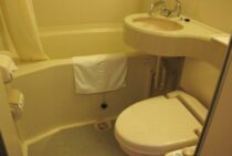 ユニットバスが逆流を起こす原因は排水溝の詰まり！対処法を解説