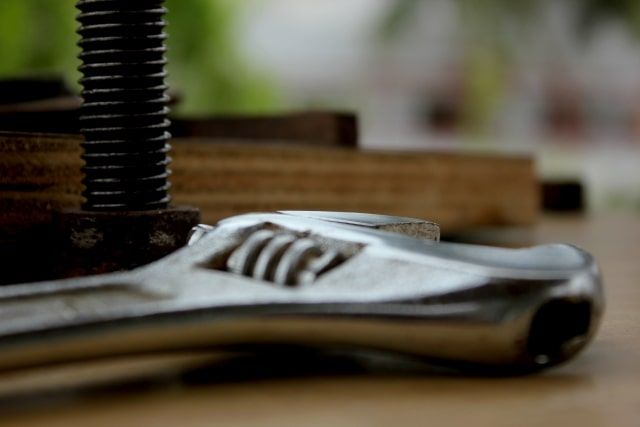 バッテリーをショートさせない交換方法!ショートの原因も解説します。