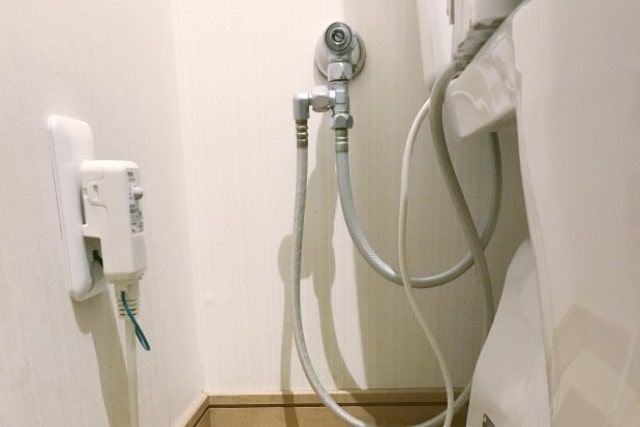 トイレ水漏れが賃貸物件で発生！修理費用の負担者・役立つ保険も解説