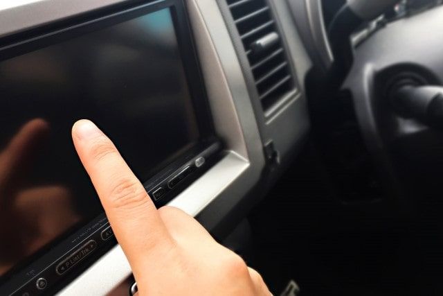 バッテリーの充電時間の目安|車を充電する2つの方法についてご紹介