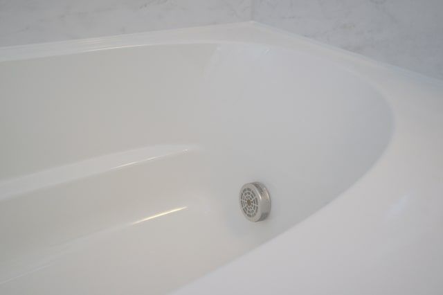 浴槽の水漏れを直すには│自分で修理か業者に依頼かは原因箇所による