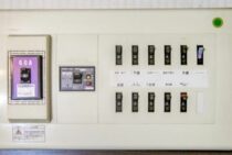 電気が消えた！ブレーカー落ちの原因と復旧方法・分電盤交換も解説