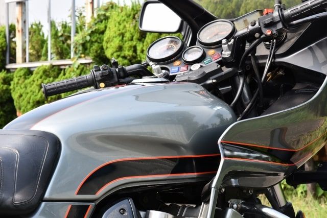 車やバイクの12Vバッテリー充電方法！容量が足りなくなったときは